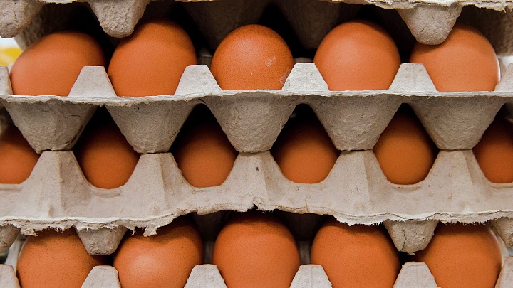 В России подешевели куриные яйца и картофель