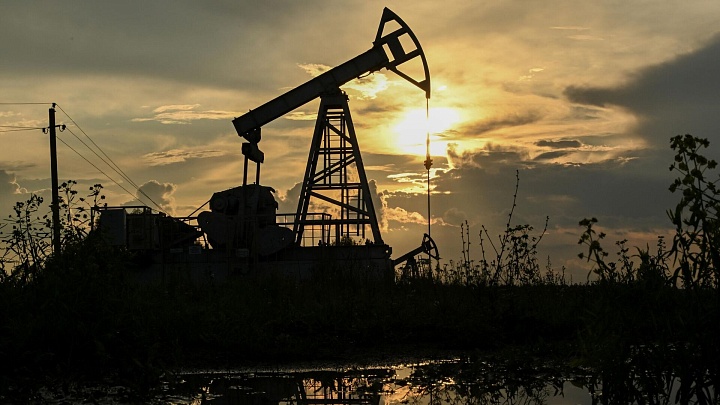 МЭА предложило высвободить крупнейший объем нефти из резервов, пишут СМИ