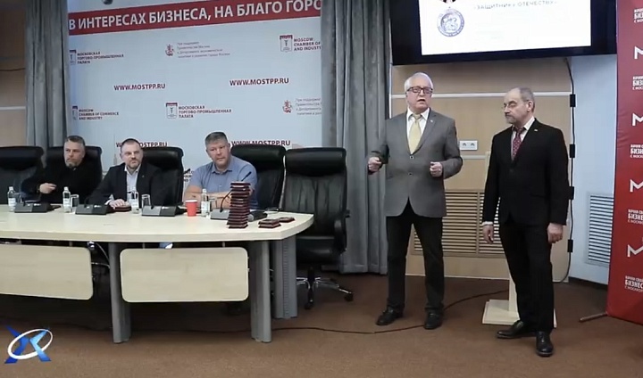 Героев и деятелей культуры наградили в Москве медалью «Защитнику Отечества»